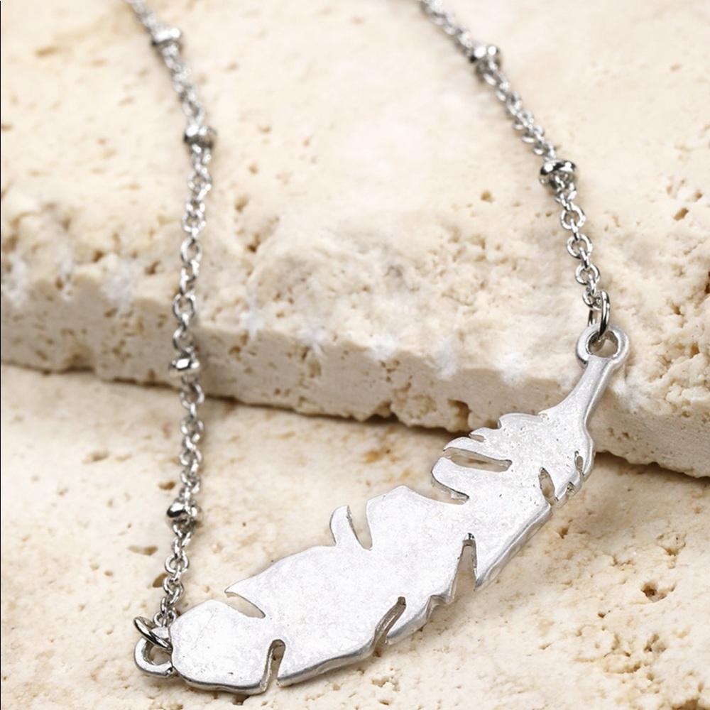Silver Metal feather charm short necklace
